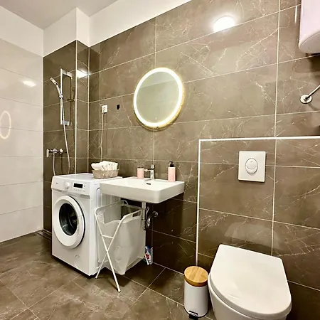 Sofi - Modern With Private Garage