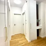 Sofi - Modern With Private Garage Apartamento *