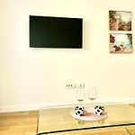 Apartamento Sofi - Modern With Private Garage Split