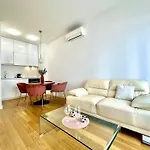 Sofi - Modern With Private Garage Apartamento *