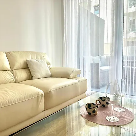 Sofi - Modern With Private Garage *