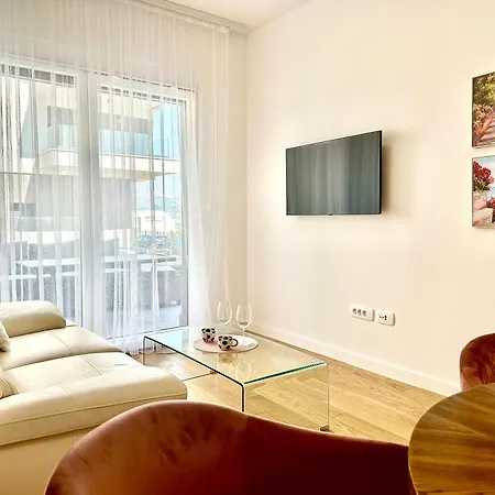 Sofi - Modern With Private Garage 스플리트