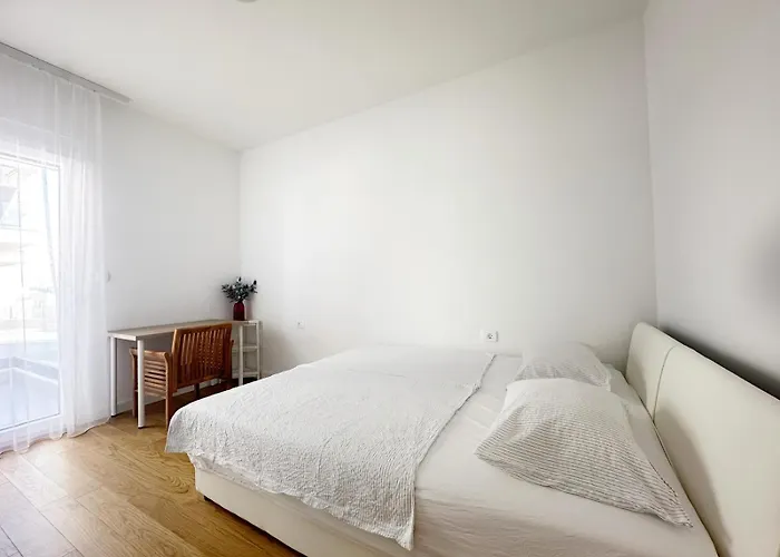 Sofi - Modern With Private Garage