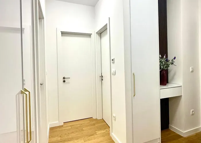 Sofi - Modern With Private Garage Apartament *