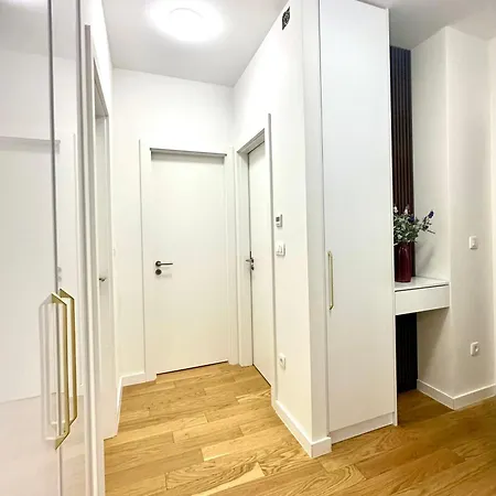 Sofi - Modern With Private Garage Apartmán *
