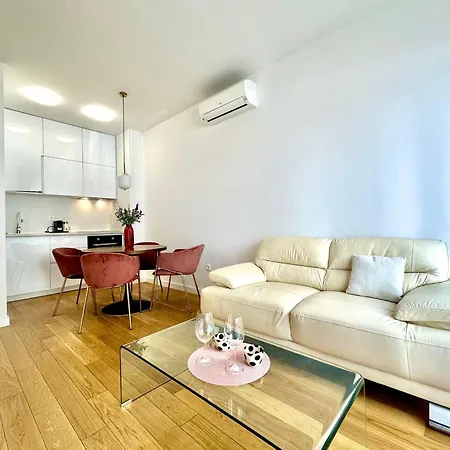 Sofi - Modern With Private Garage Apartmán *