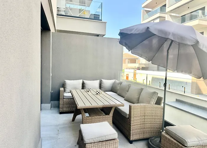 Sofi - Modern With Private Garage Apartmán Split